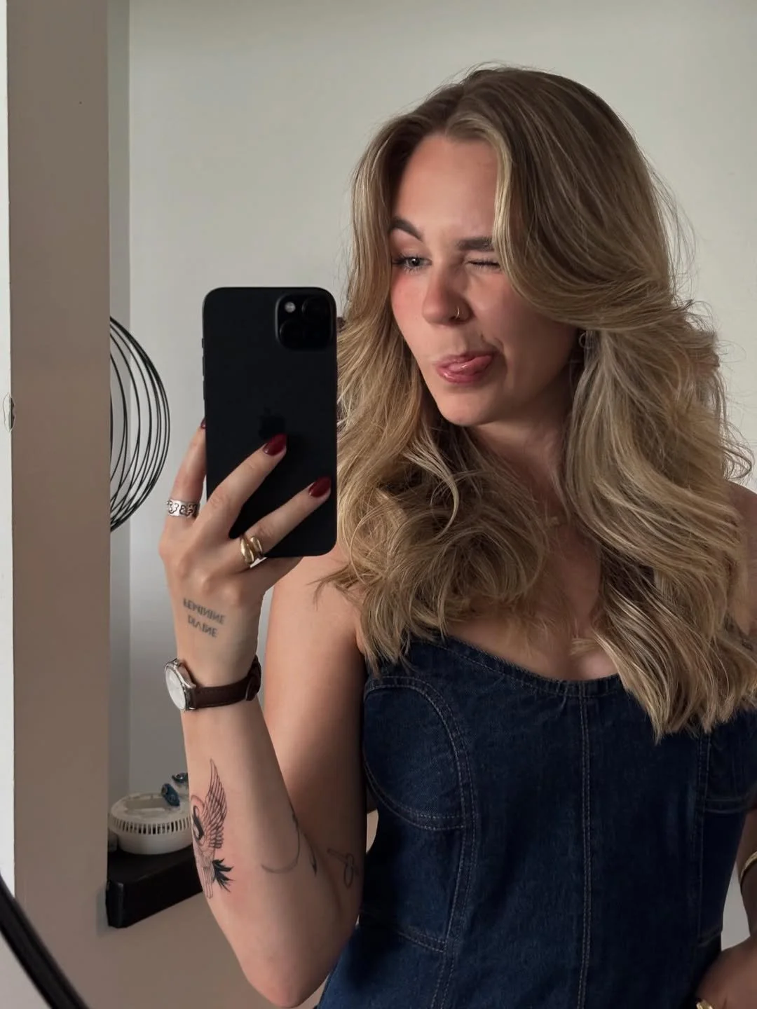 Blonde bombshell Tessa image 19
