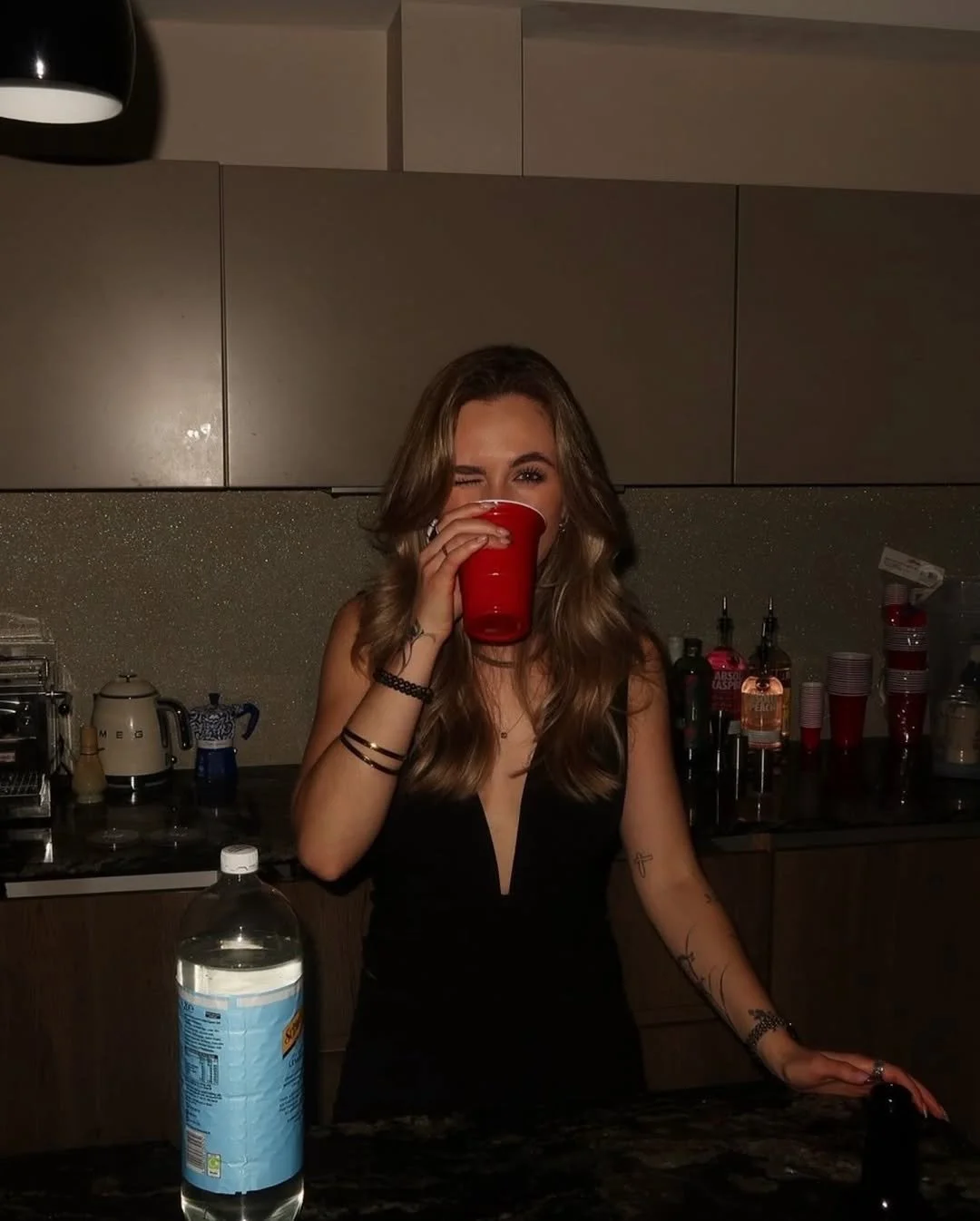 Blonde bombshell Tessa image 20