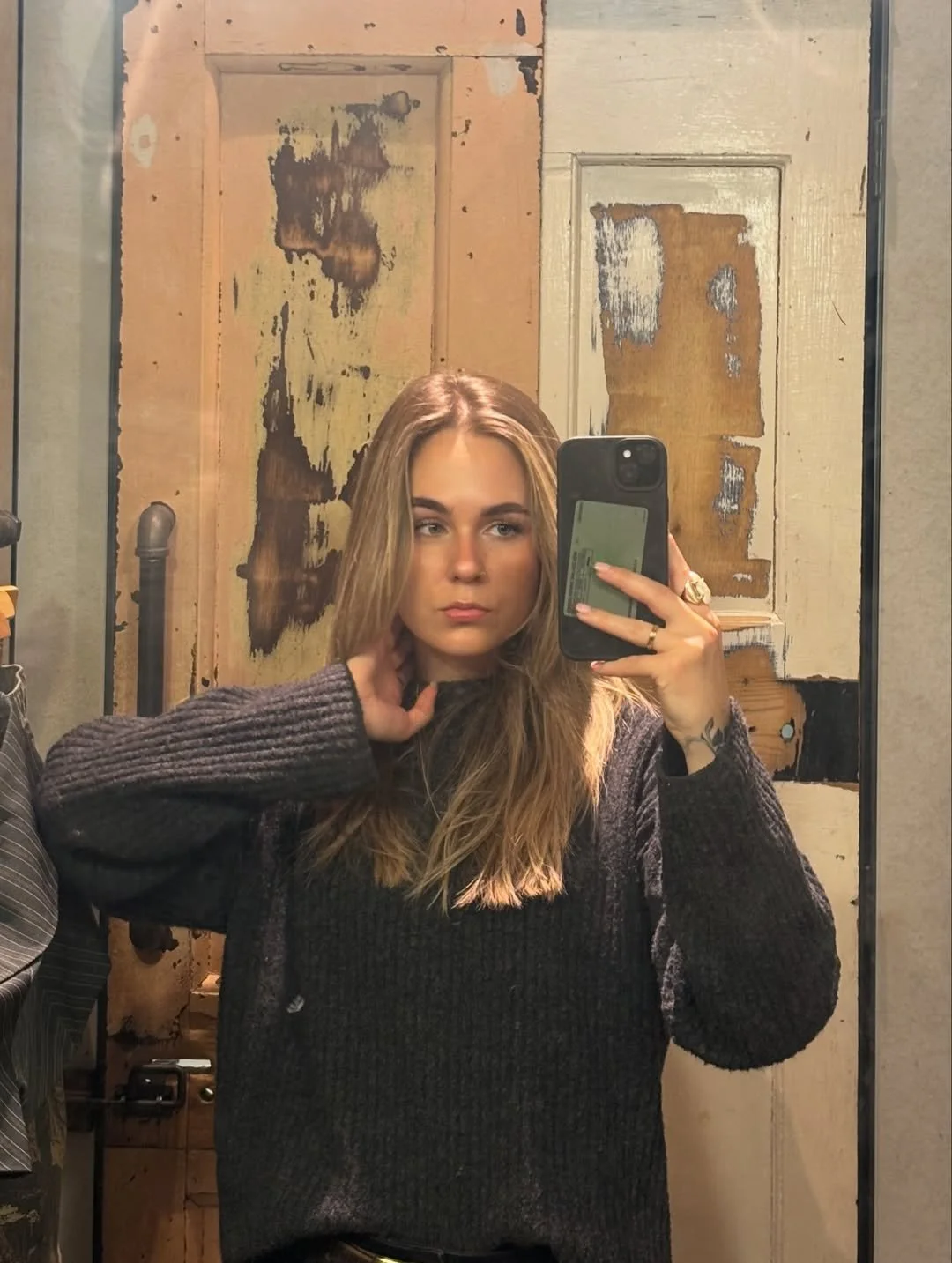 Blonde bombshell Tessa image 6