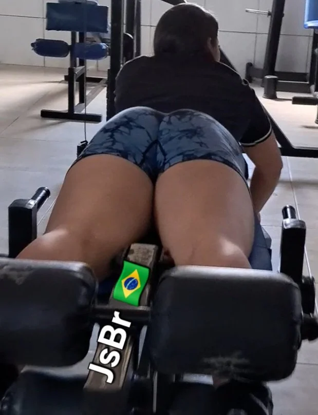 Gostosa na academia image 3