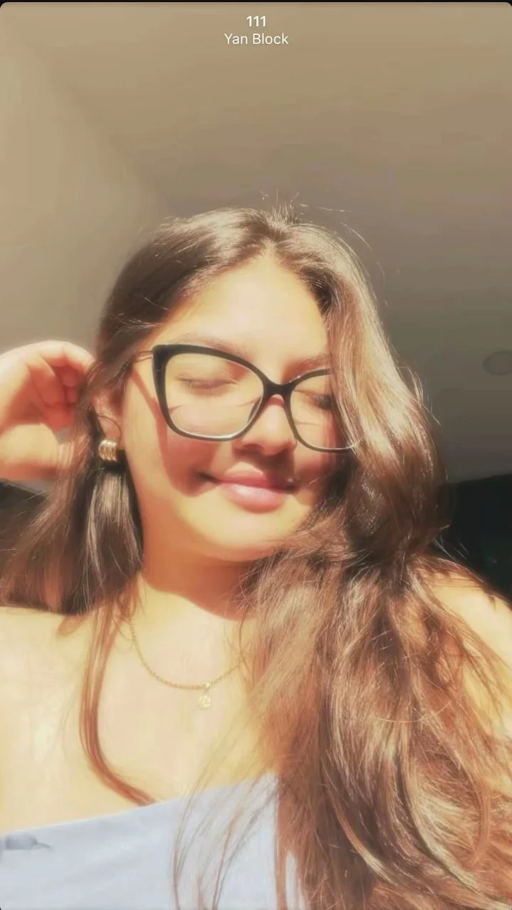 Big-breasted woman with glasses image 9