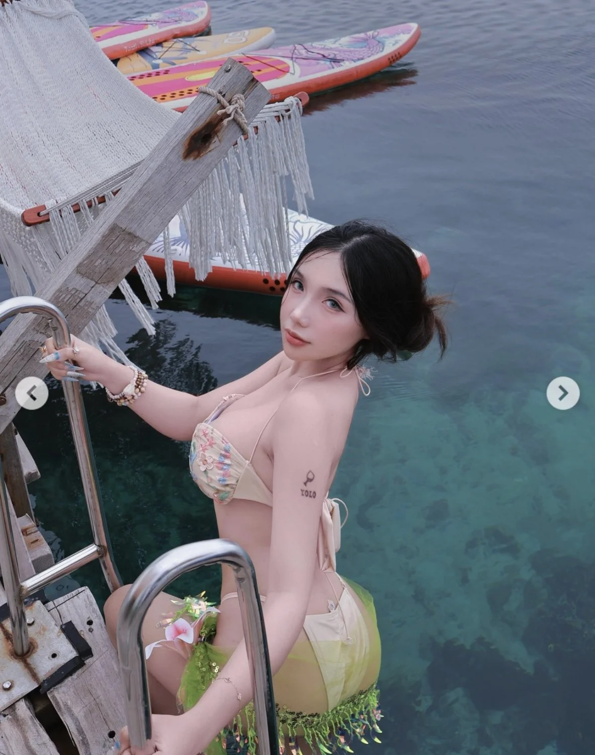 Con đĩ gia khang cứ mặc bikini là auto nứng cặc image 9