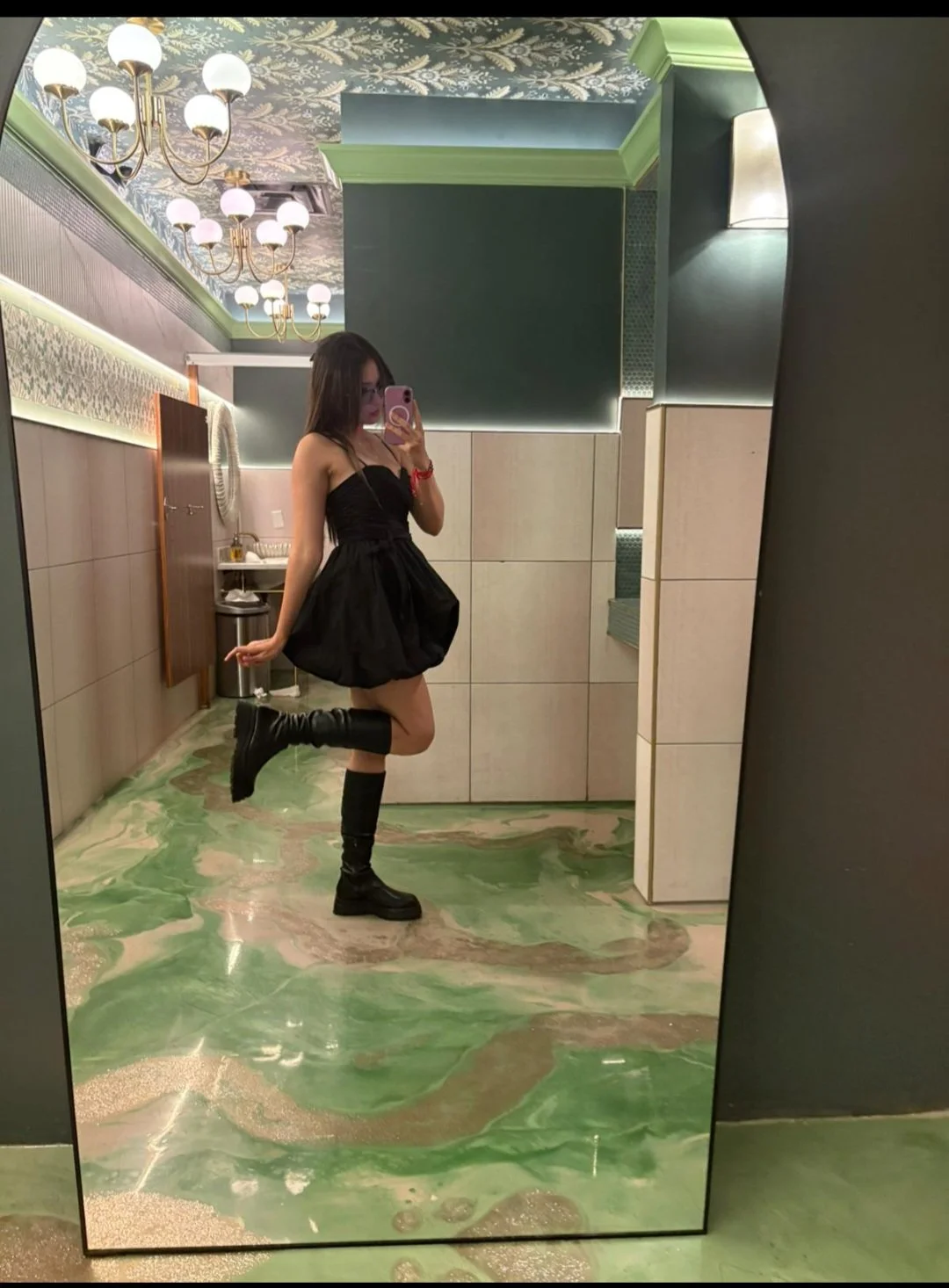 Gotica Culona Latina 😵‍💫 image 2