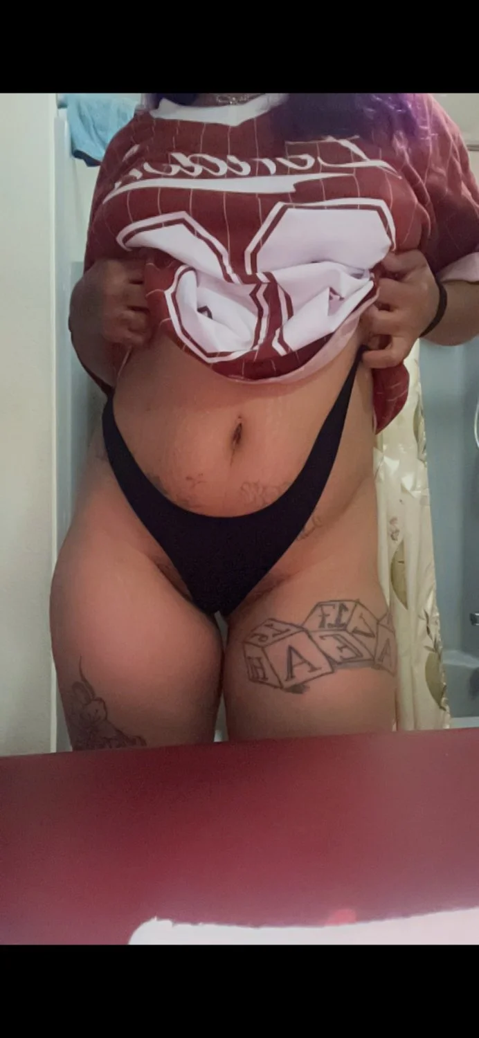 Sexy ebony hotwife wants more attention. Comment to encourage her she will be reading main image