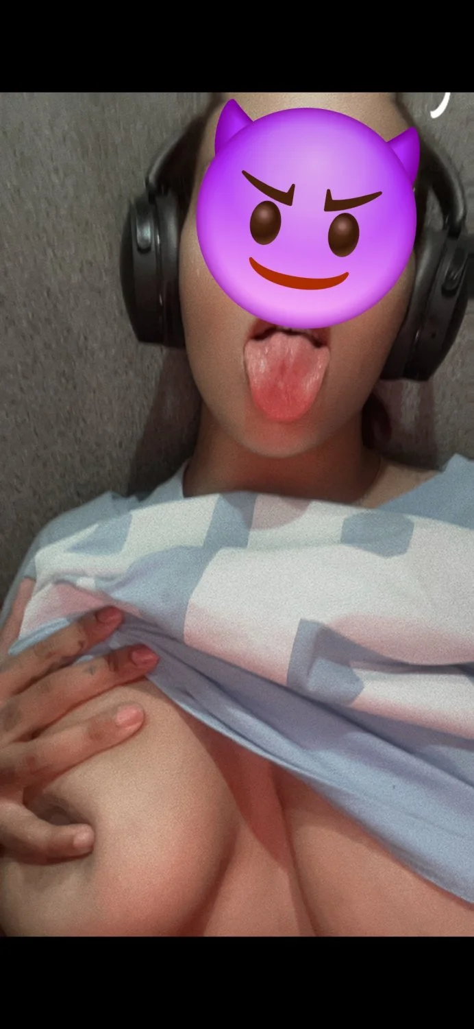 Sexy ebony hotwife wants more attention. Comment to encourage her she will be reading image 11