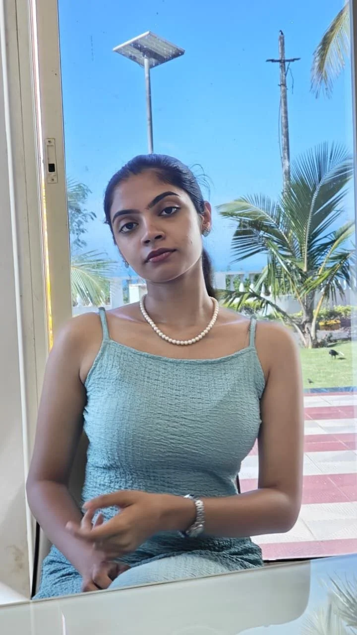 583 - Cute South Indian girl image 3