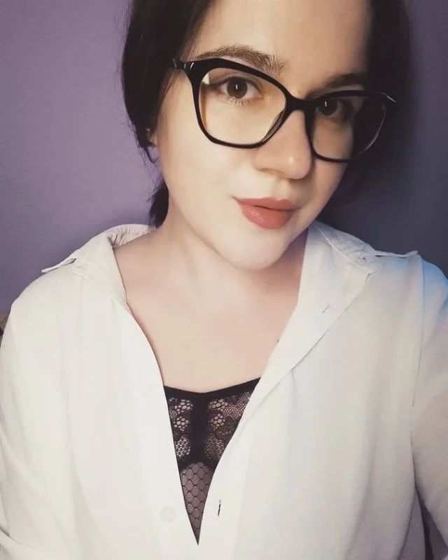 Sub white MILF with big tits image 2