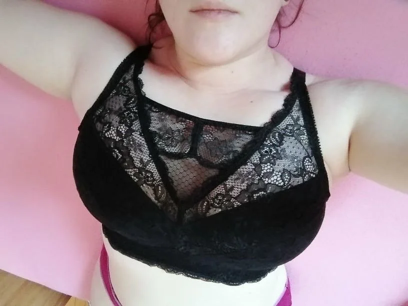 Sub white MILF with big tits image 3