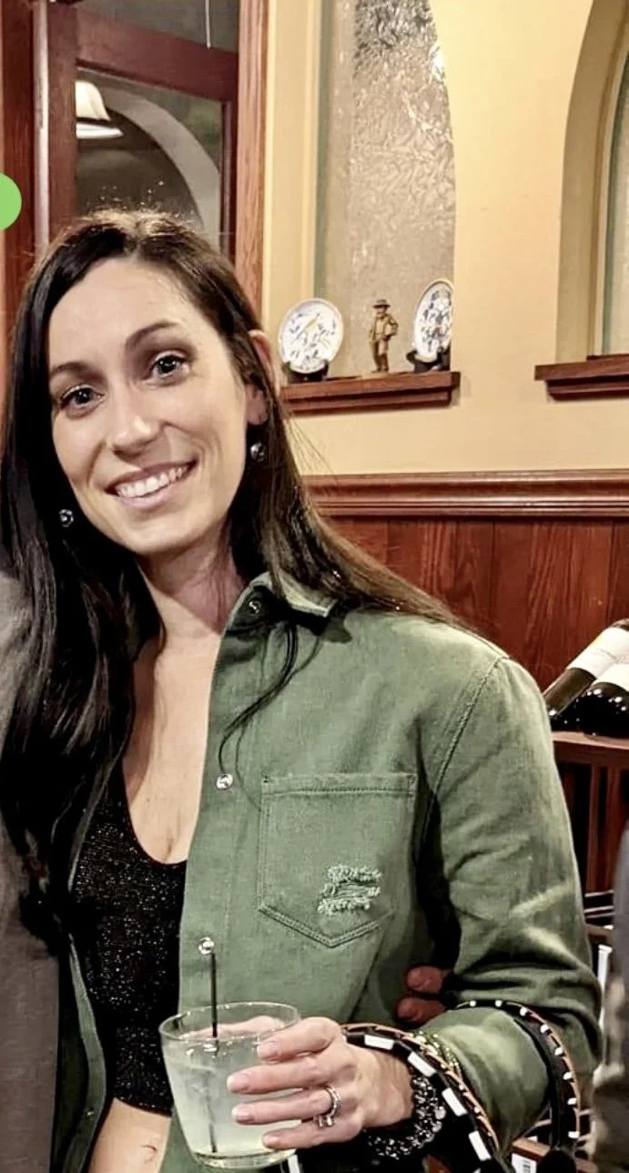Hot dentist Gentri shows why she’s such a “daddy’s girl” image 16