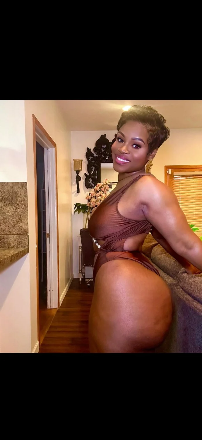 chocolate women 🍫 main image