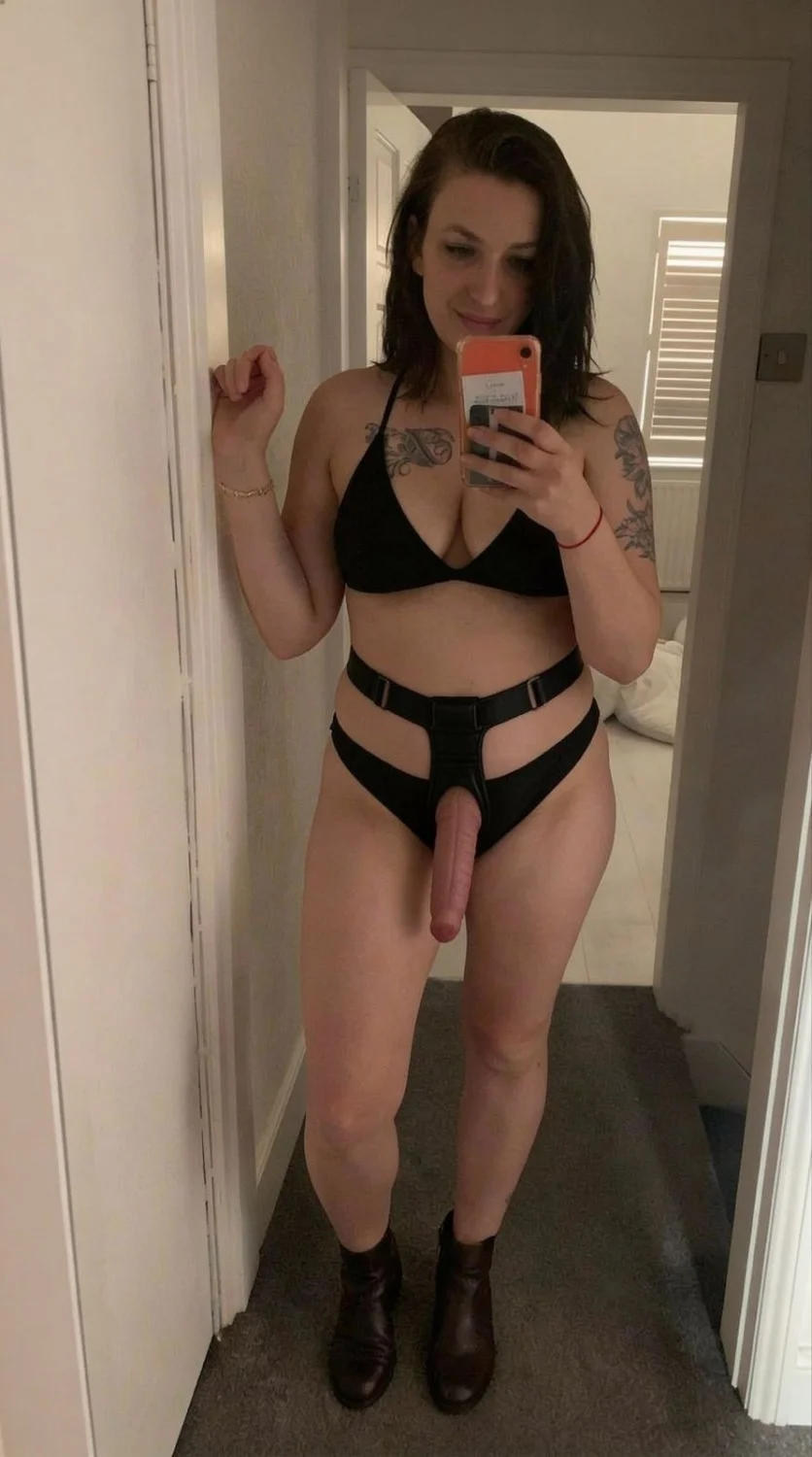 A Very Sexy Young Amateur UK Slut Named Alicja......Per Request image 6