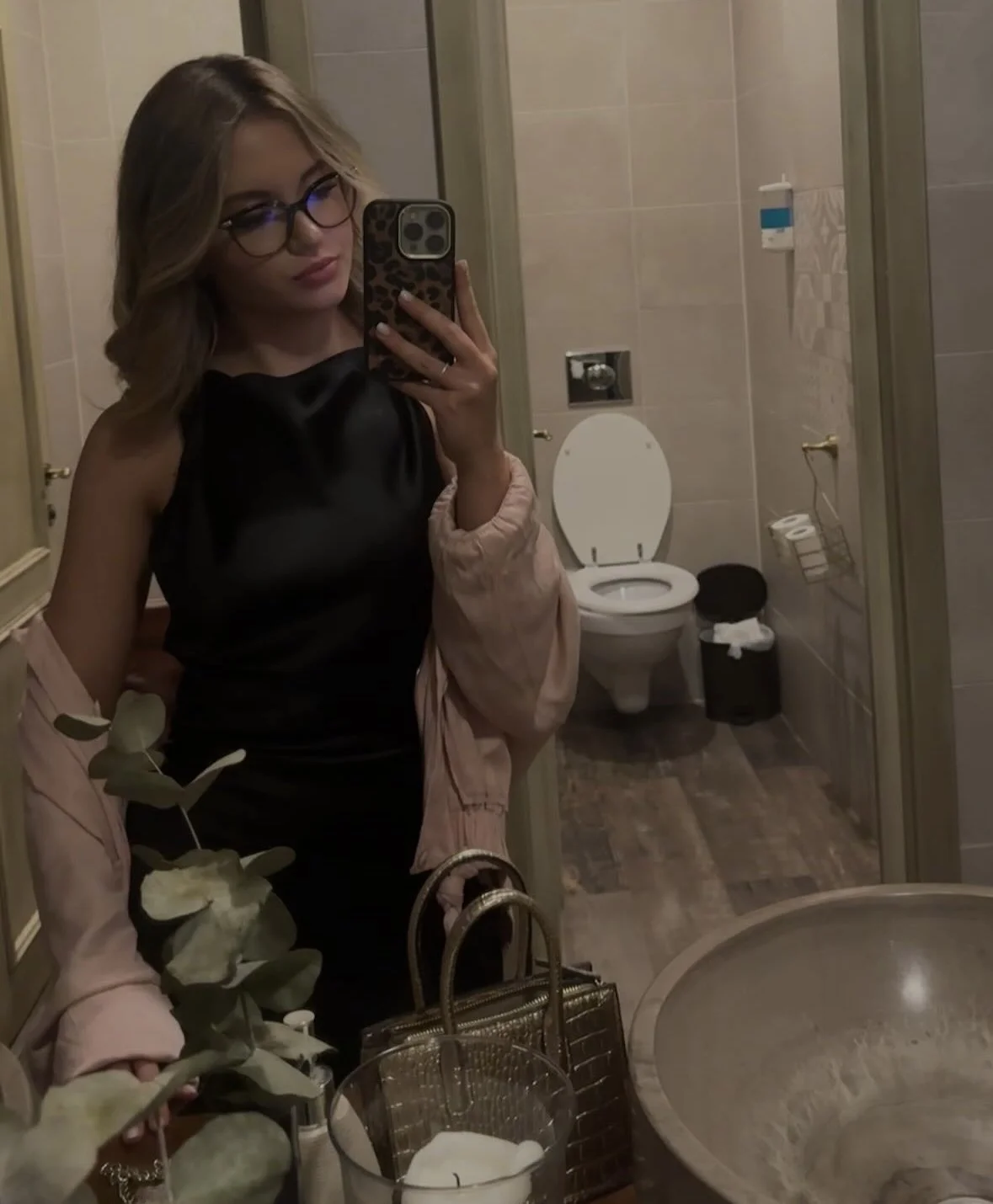 Dirty teen slut Lavinia image 5