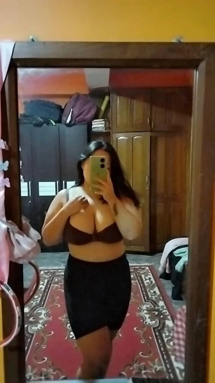 Nepali sexy horny girl showing boobs and feeling horny (New Exclusive ) image 10