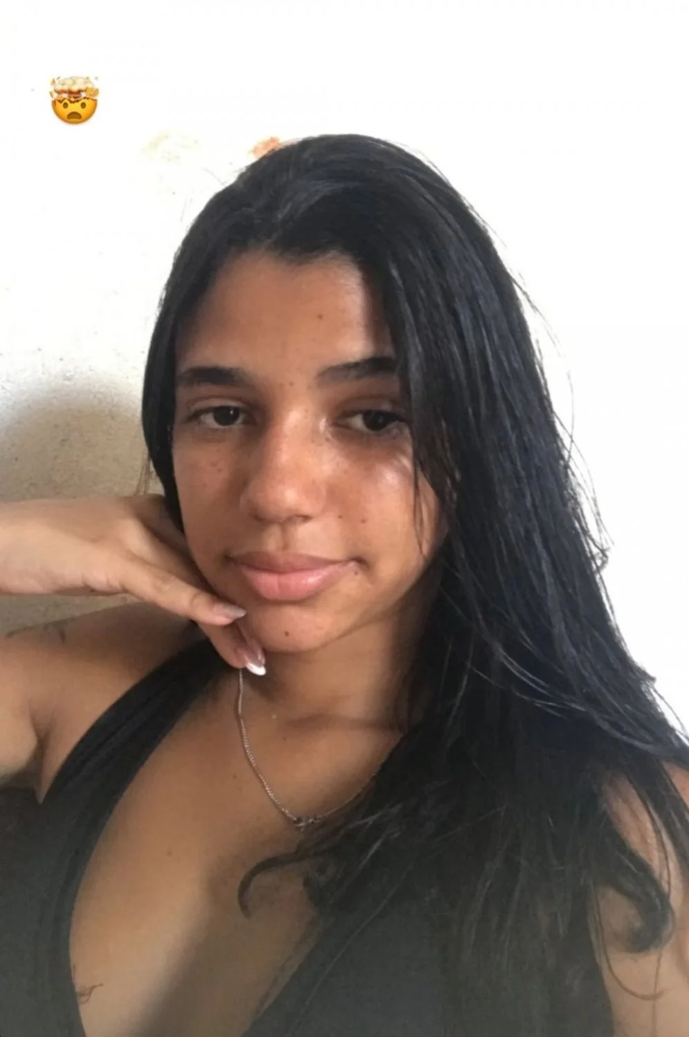 Seguidor vazou amiga morena bem gostosa pra eu tributar image 3