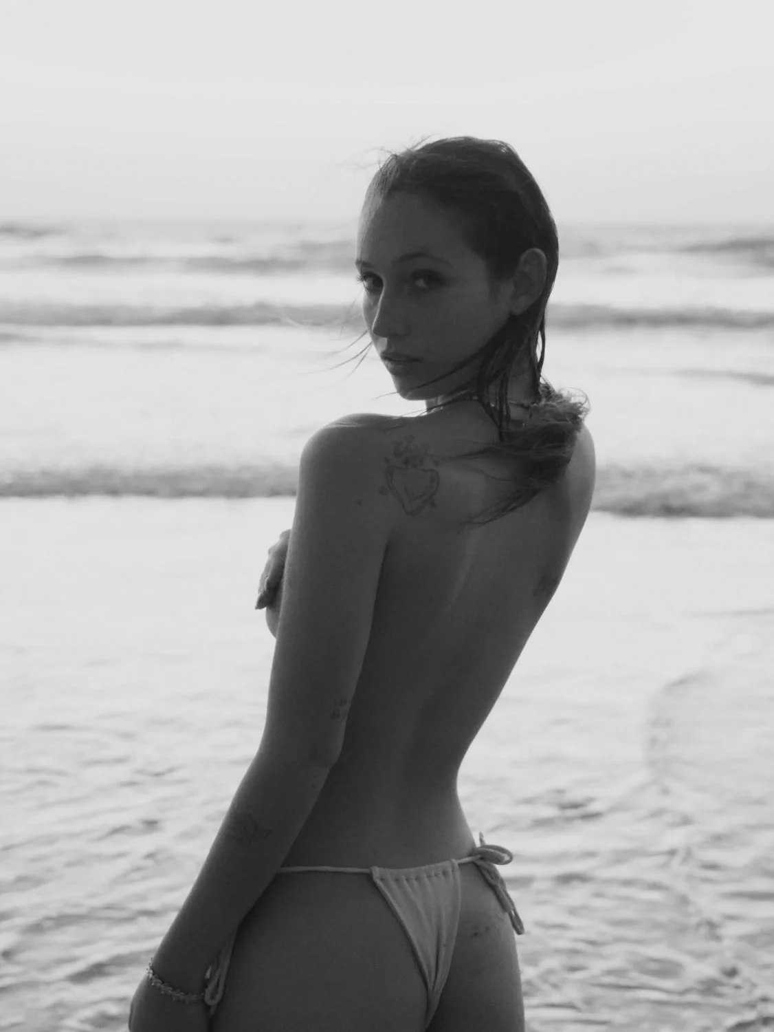 Israeli bombshell image 7