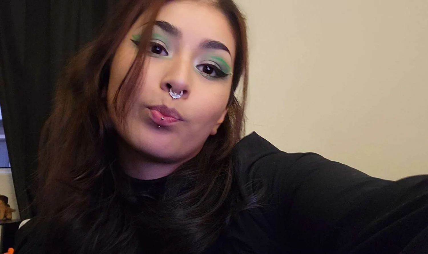 Wide Hips Latina Bent over image 2