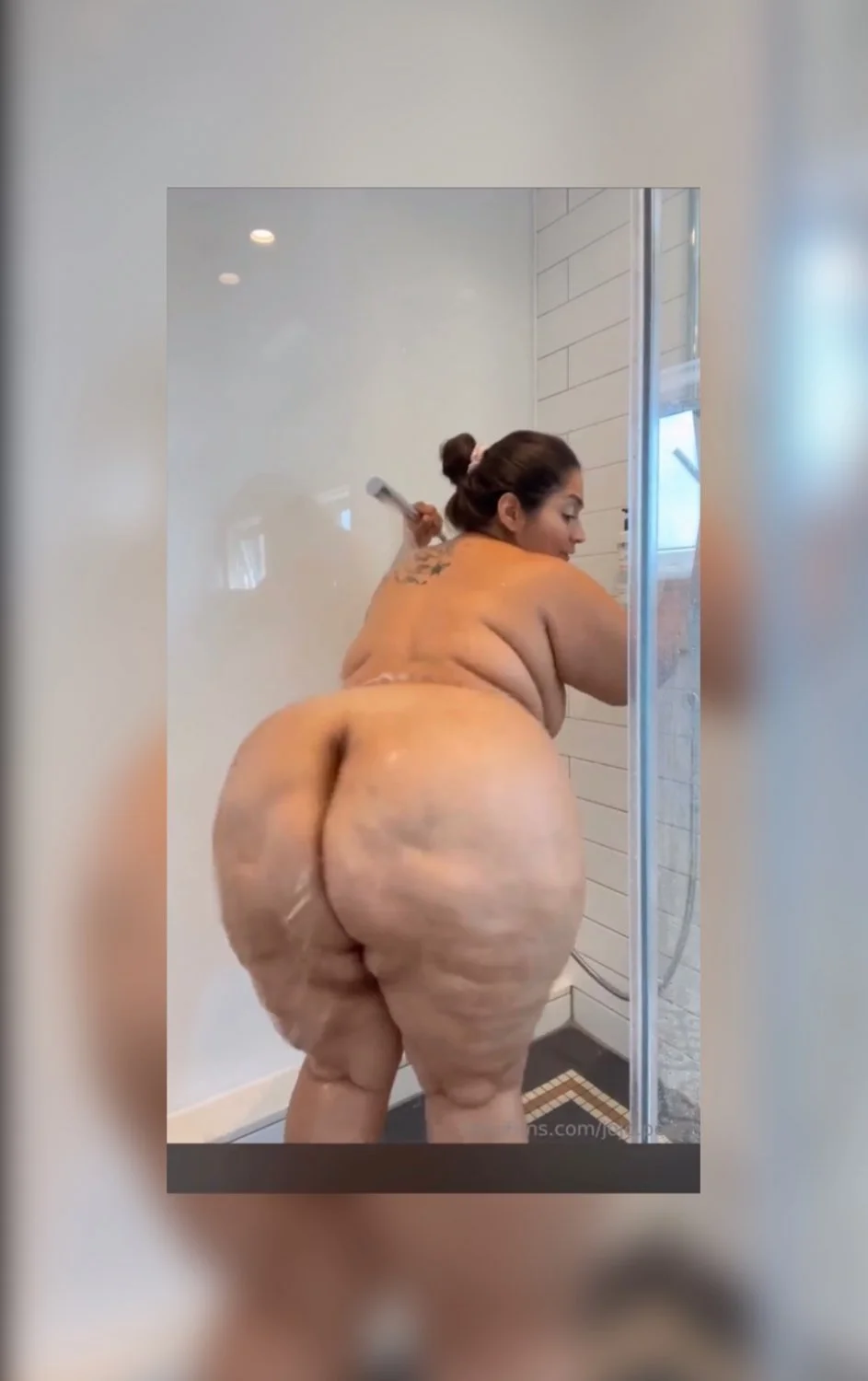 BIG OL JUICY LATINA BBW BOOTY CLAPPING image 2