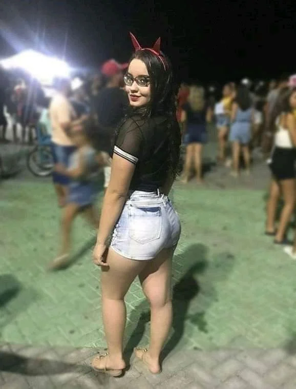 Vagabunda rabuda fodendo com dois main image