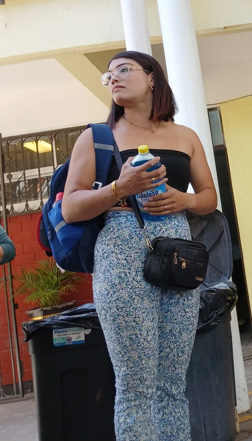 Voyeur hermosa putimami en la escuela image 1