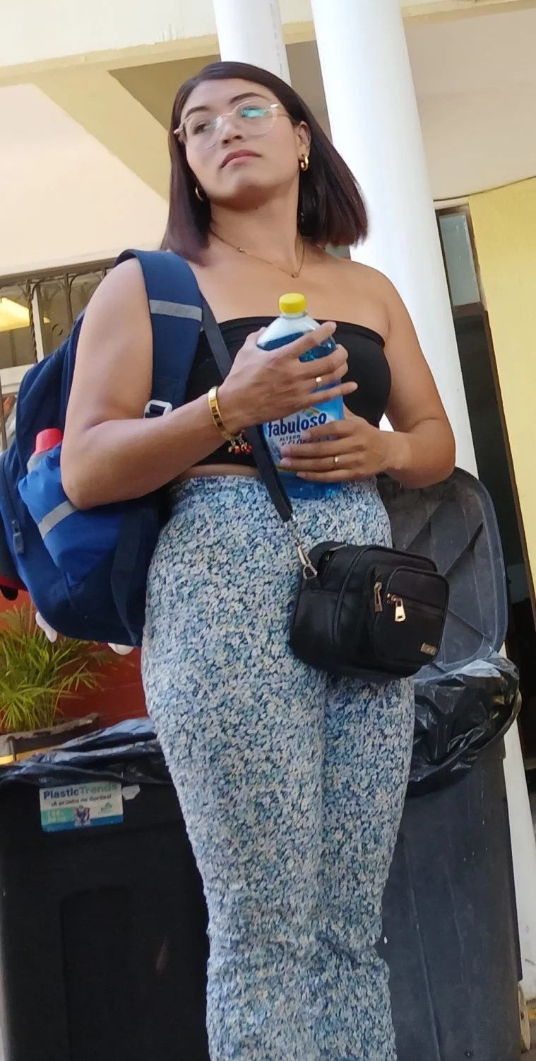 Voyeur hermosa putimami en la escuela image 3