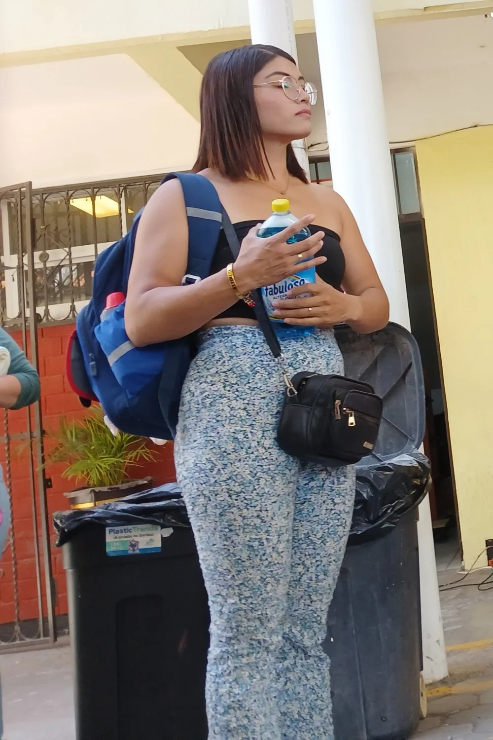 Voyeur hermosa putimami en la escuela image 4