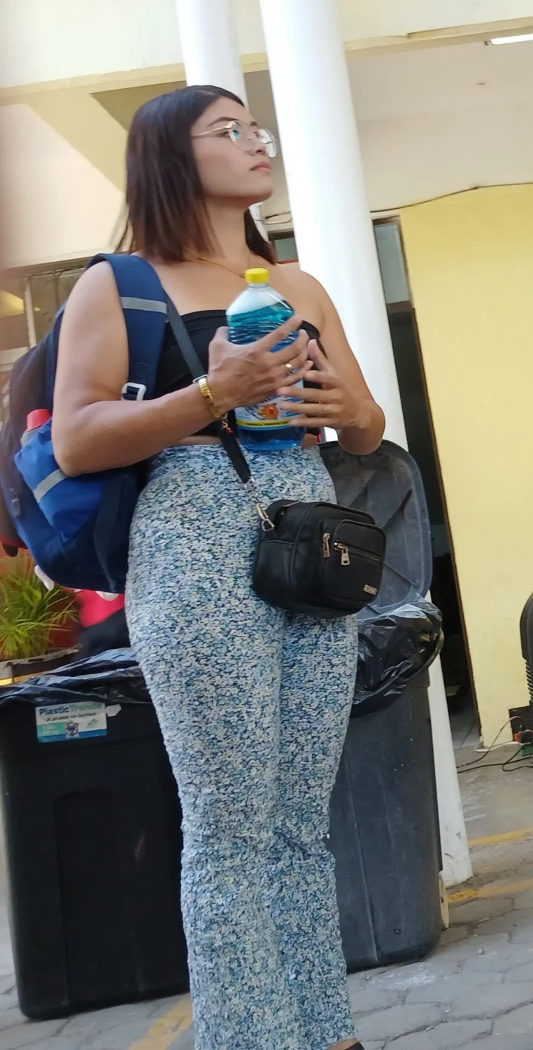 Voyeur hermosa putimami en la escuela image 5