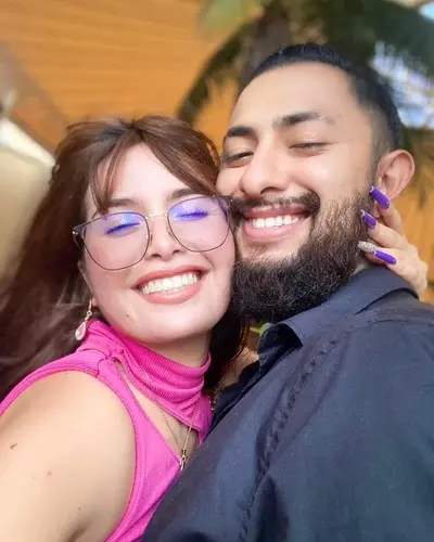 Um dos melhores casais do meio liberal, tive que postar essa safada gemendo com bbc cover image