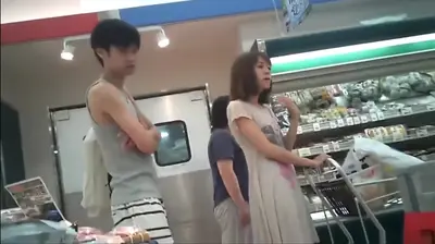 🔚Japanese　スーパー　カップル　買い物　ワンピ　逆さ　ぱんちら　ソフトエロ　一発やりたい cover image