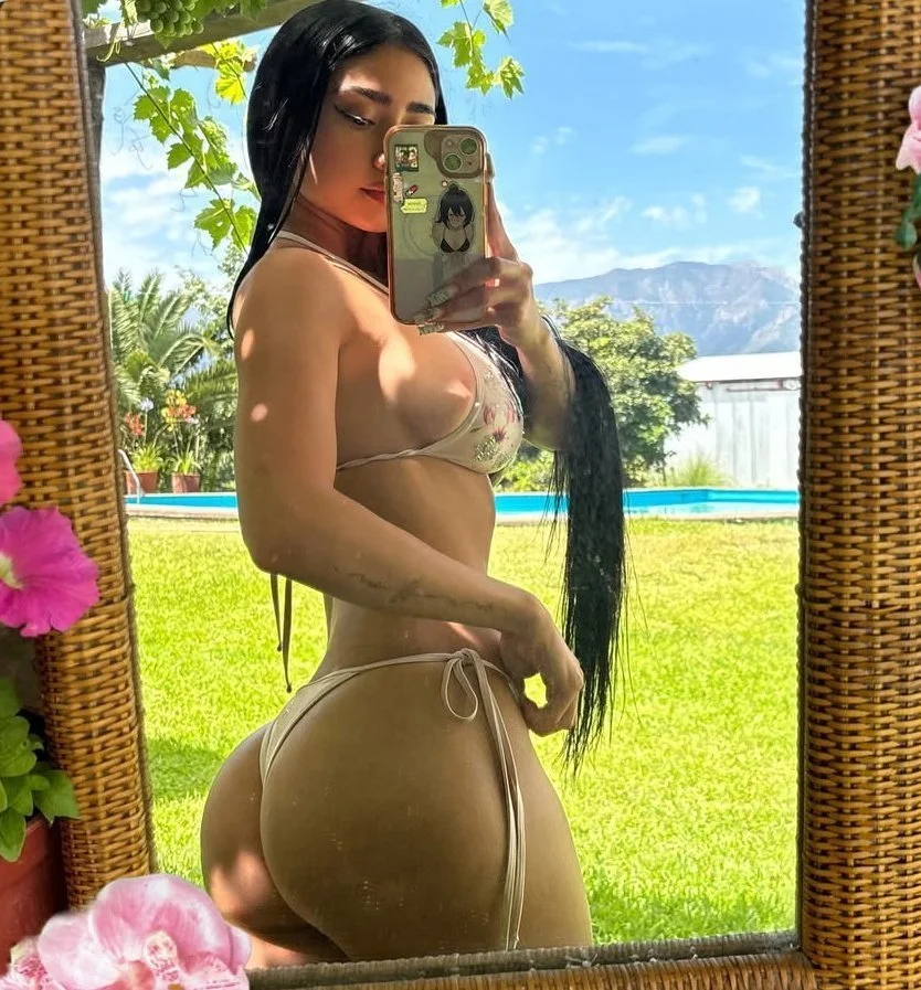 🍑📱 Booty Selfie image 20