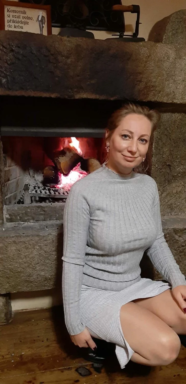 Blonde MILF Petra image 4