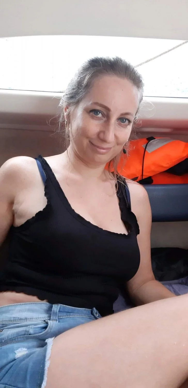 Blonde MILF Petra image 8