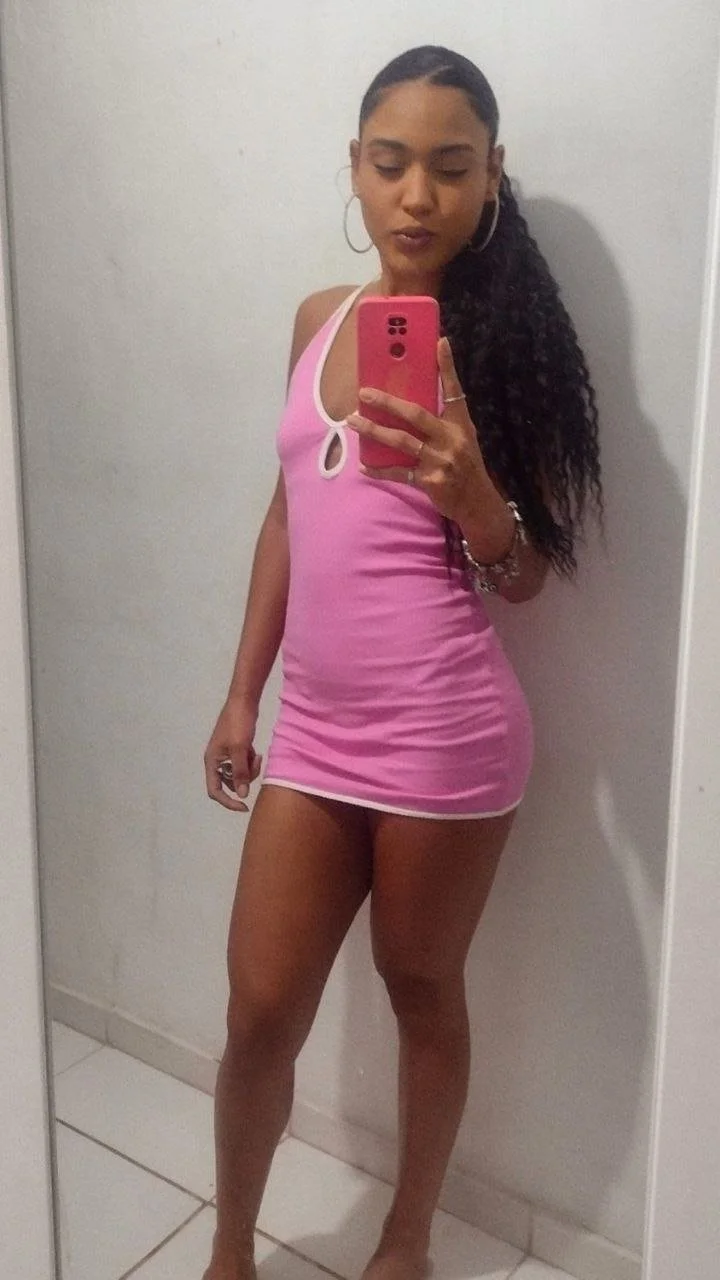 Morena favelada vazada mostrando o cuzinho e a xereca image 2