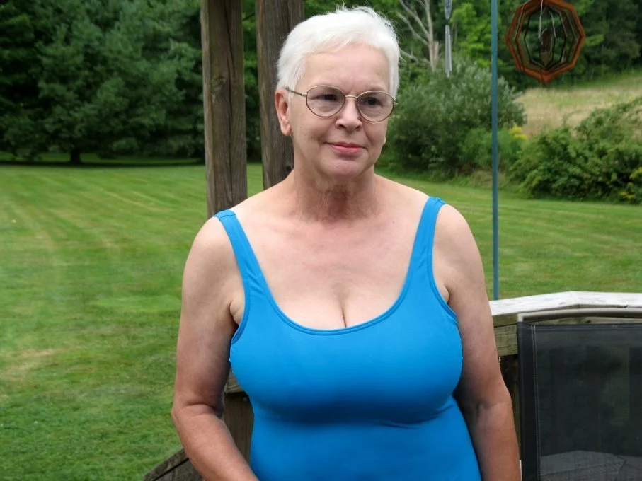 American gilf Jeanne image 10