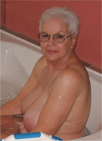 American gilf Jeanne image 3