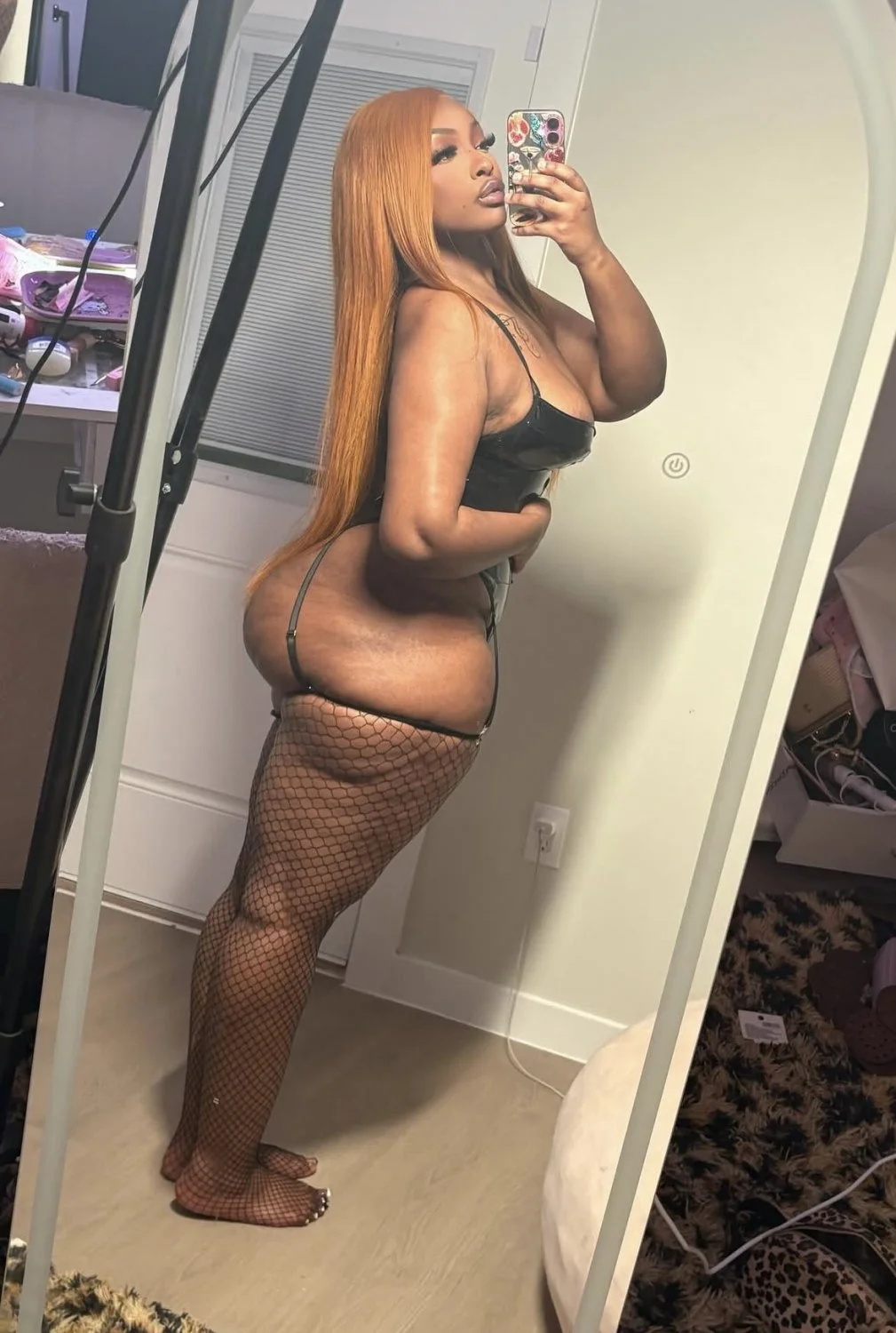 All natural black queen main image