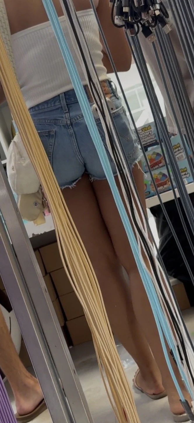 Baddie bubble butt blonde and her friend image 21