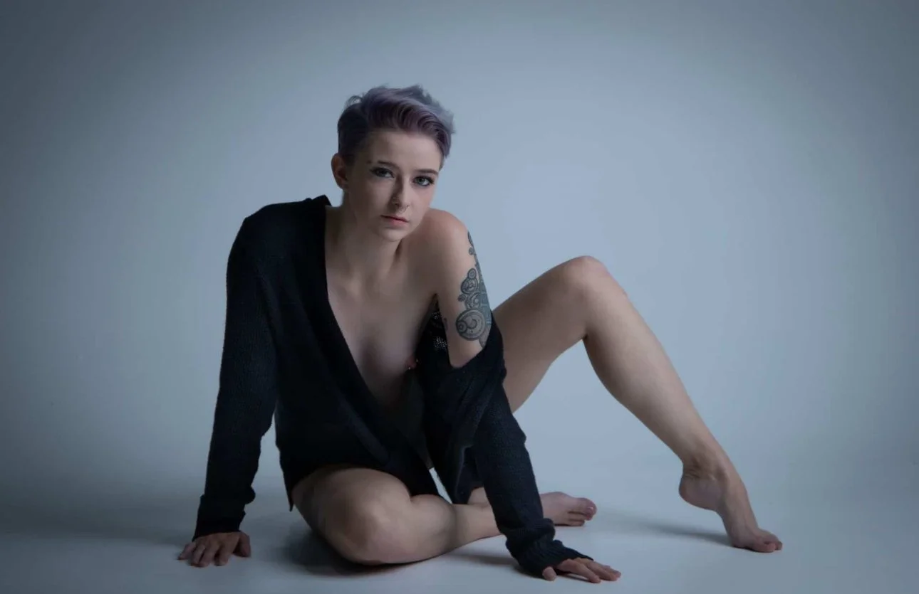 Liz Boudoir image 3