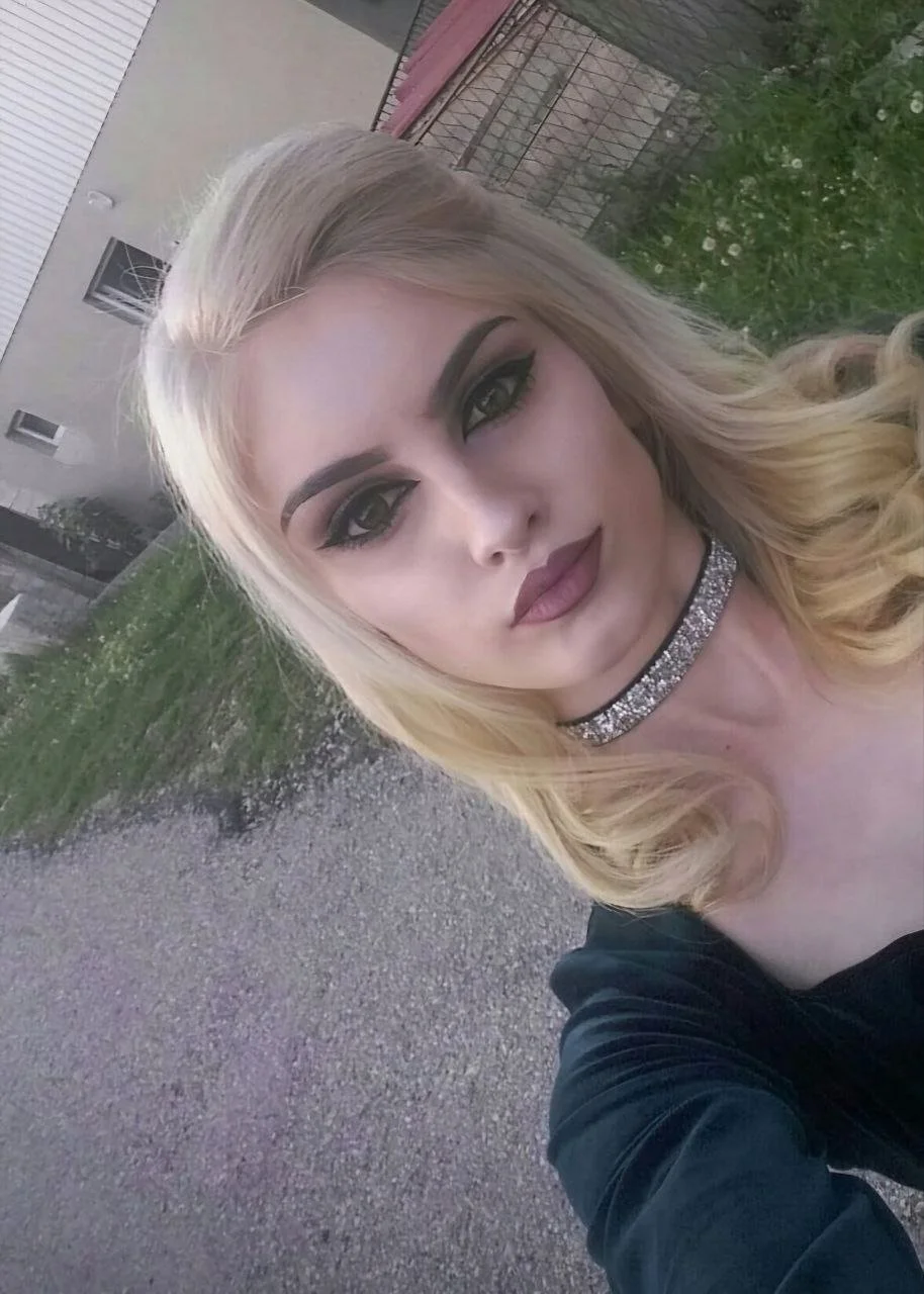 Balkan slut Andjela gets backshots image 10