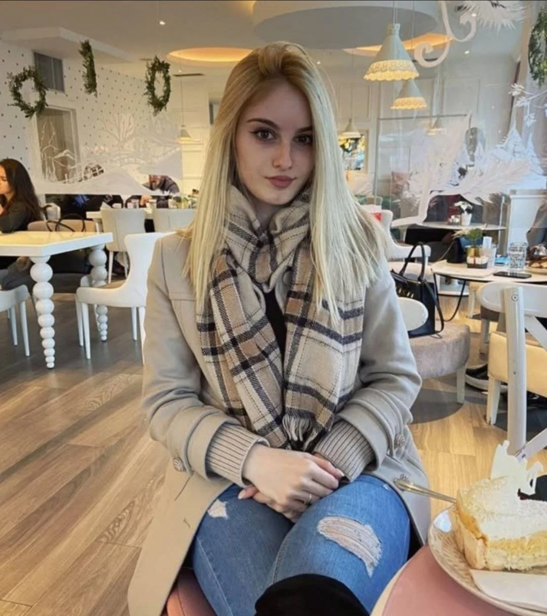 Balkan slut Andjela gets backshots image 14