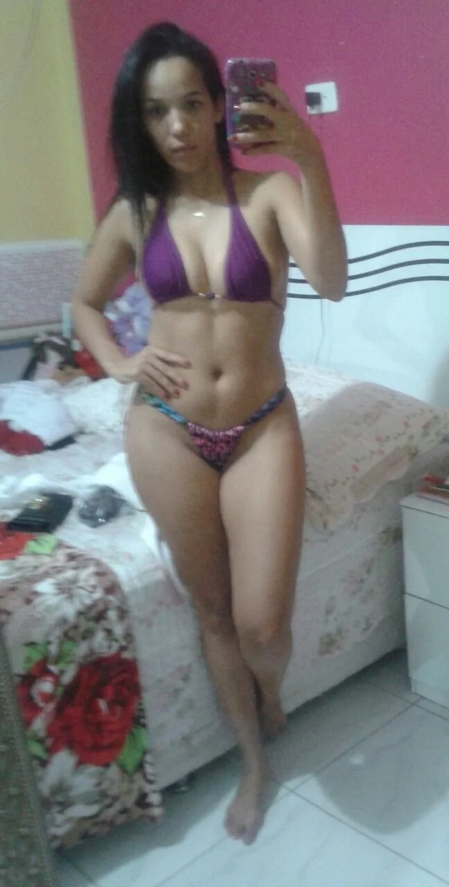 Safada metelona e boqueteira ama pau..sendo exibida aqui na vitrine prós machos apreciar esse corpo image 1