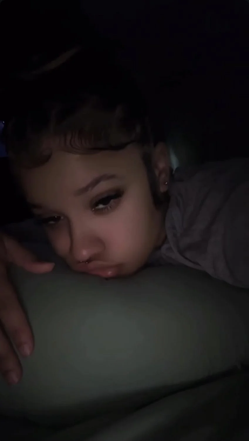 Pouty light skin bop with DSLs main image