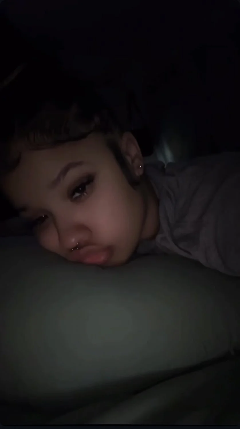 Pouty light skin bop with DSLs image 2
