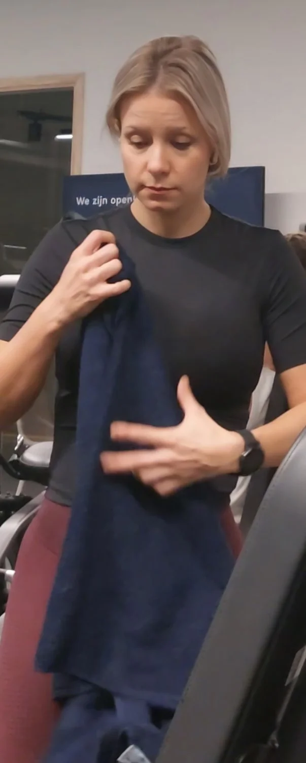 Sexy blonde Yentl G. Gym creepshots main image
