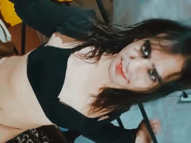 Me culeo a mi tío disfradado de mi amante image 12