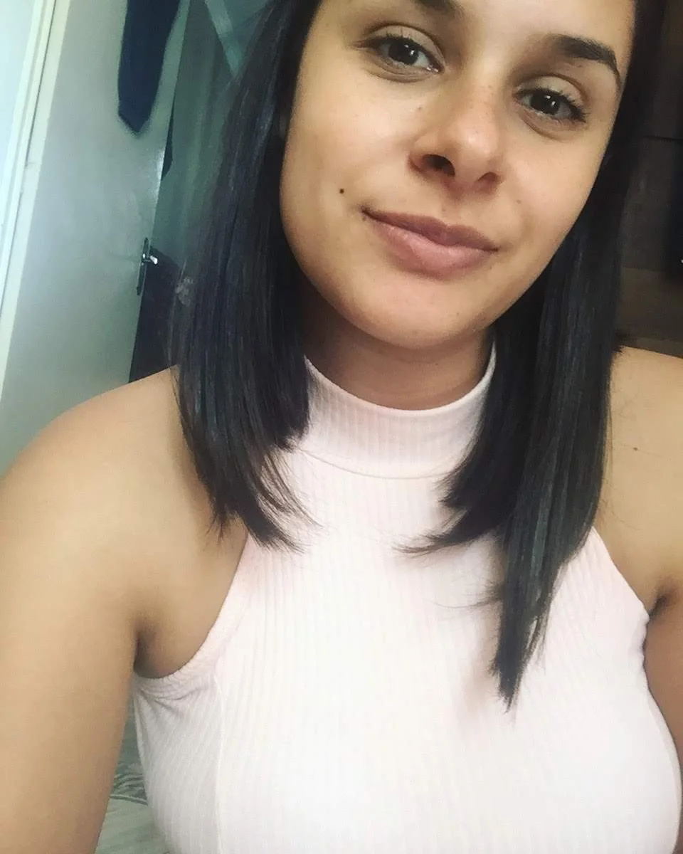 Larissa morena rabuda casada image 3