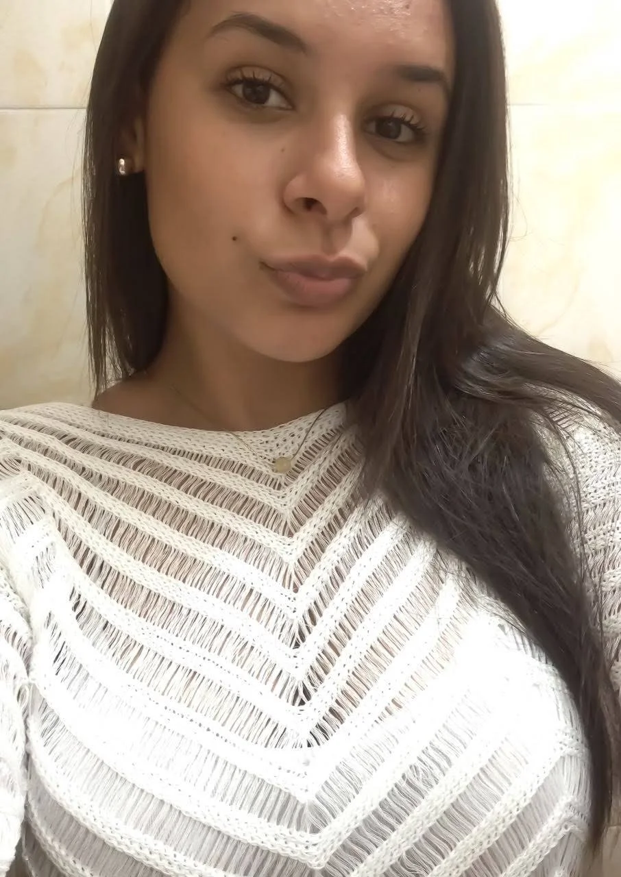 Larissa morena rabuda casada image 5