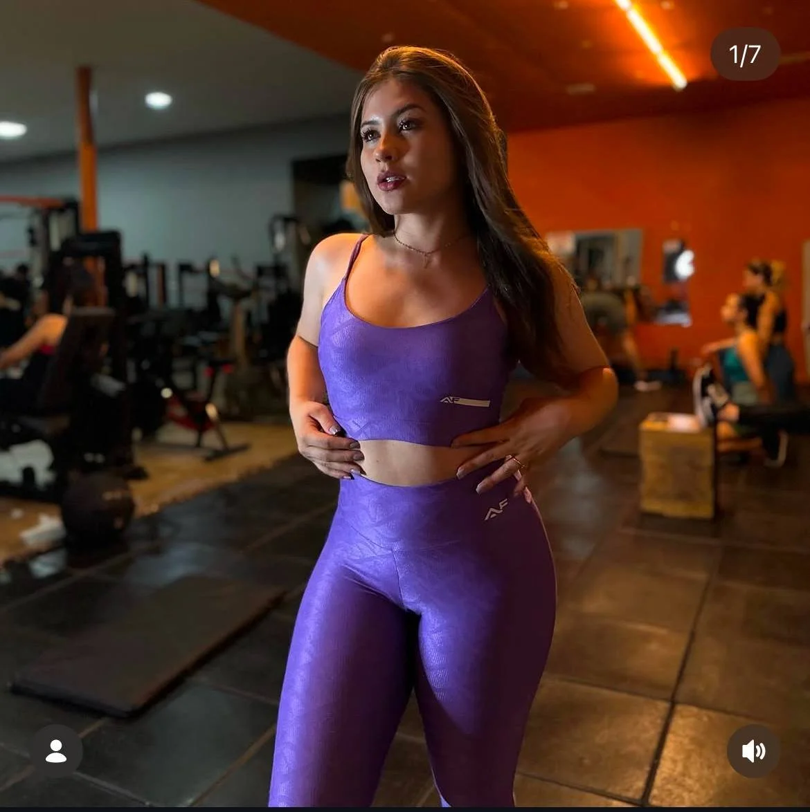 Novinha gostosa da academia exibida por tarado punheteiro image 2
