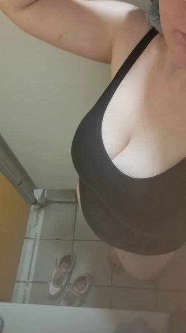 Chubby goth girl love to show herself image 13