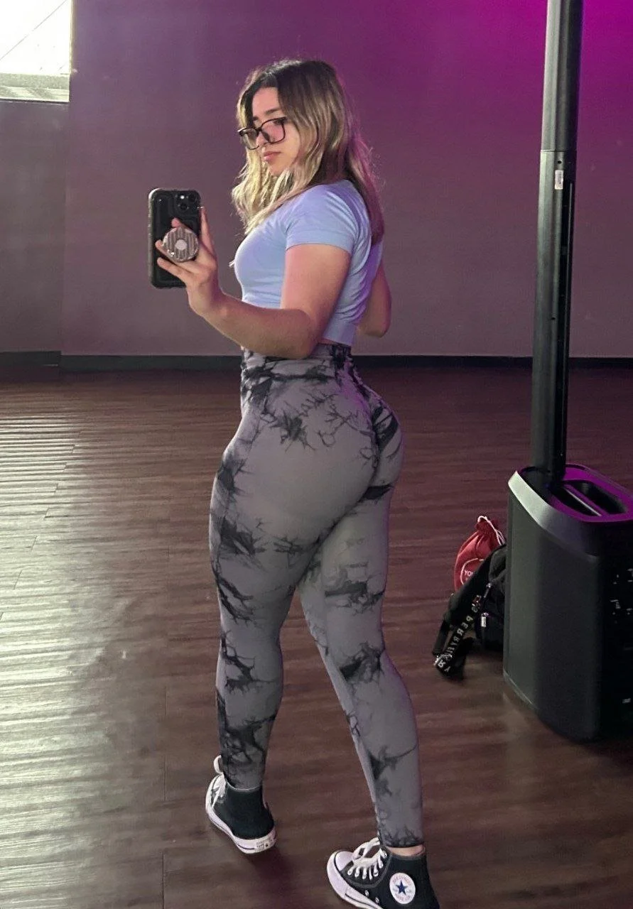Exponiendo deliciosa culona del GYM image 8