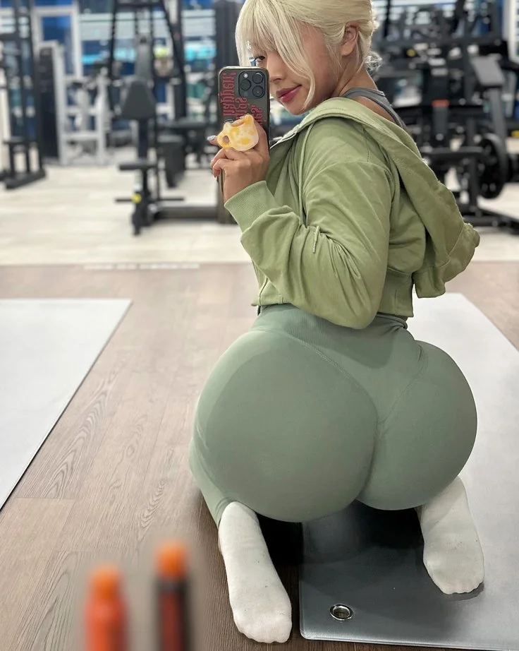 Pronta para o anal. 😋 main image
